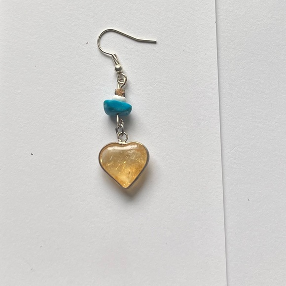 MISMATCHED HEART EARRINGS - Picture 2 of 3